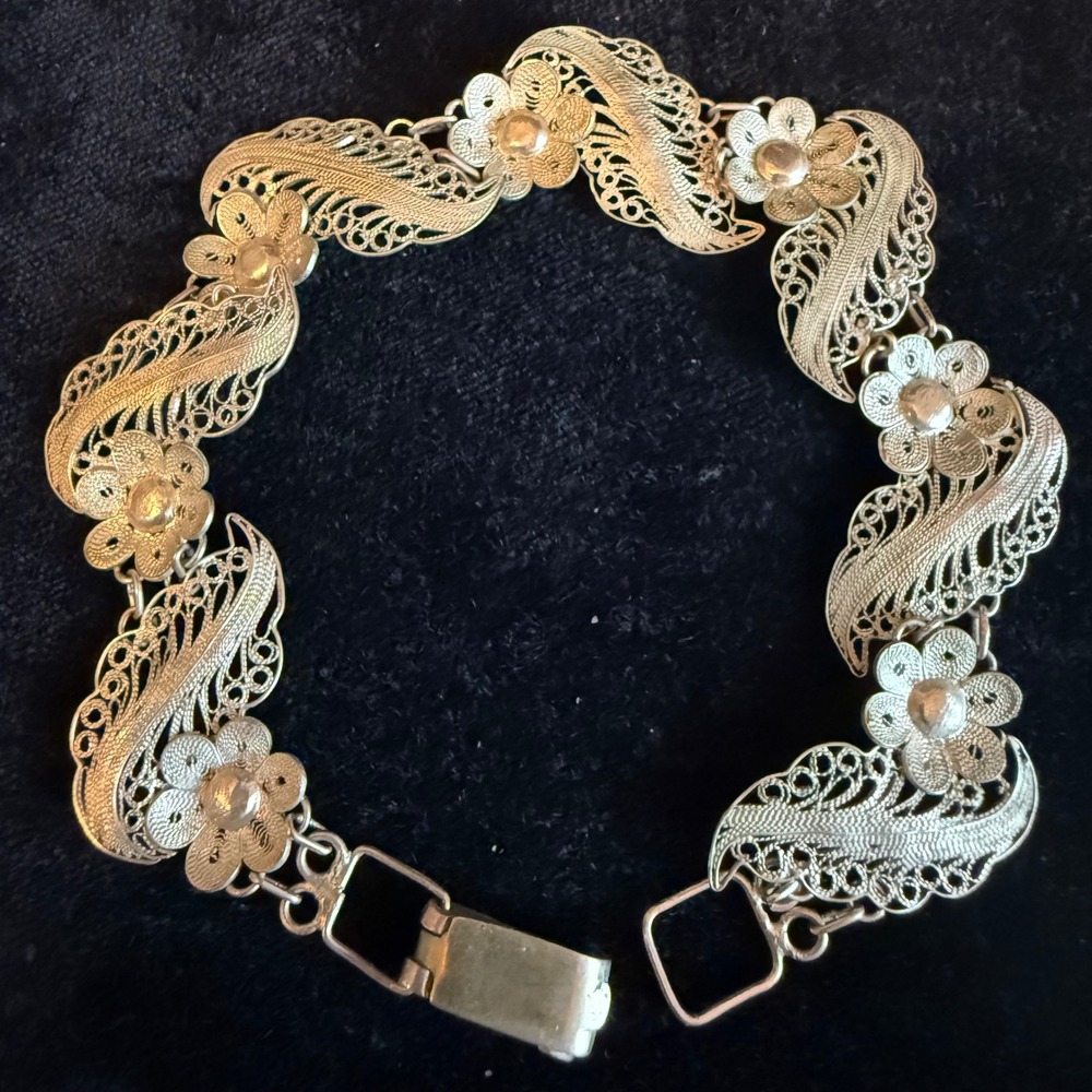 Vintage Silver Tone Filigree Floral Leaf Link Bracelet 7.5 Inch Box Clasp - Picture 2 of 4